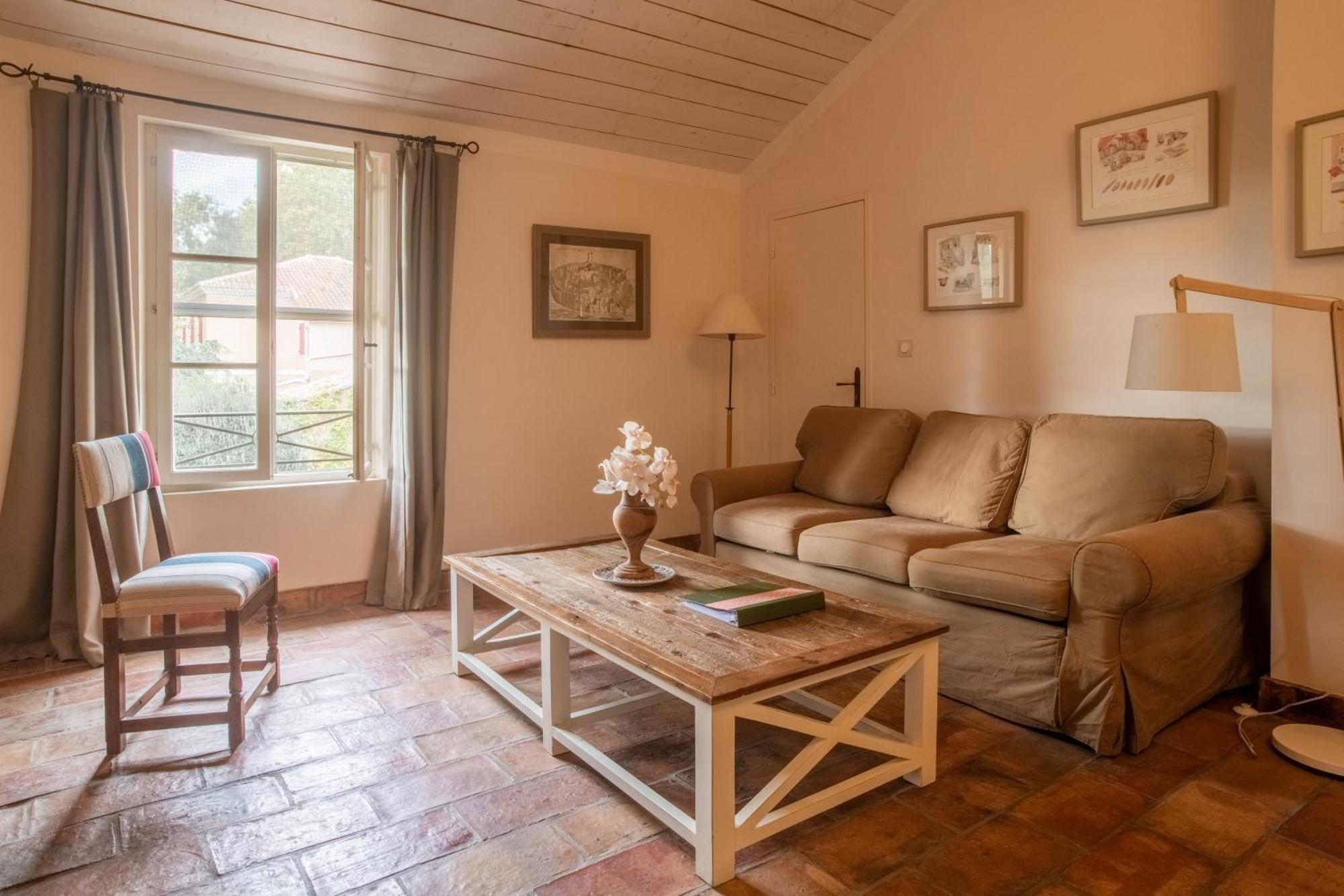 Hotel Et Appartements Domaine Des Clos - Teritoria Beaucaire  Eksteriør billede